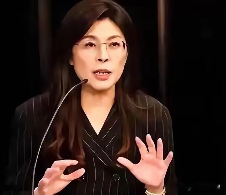 想要做主桌，先看看自己带了什么菜！郑丽文现在陷入了一个死循环：没有高规格接待，她