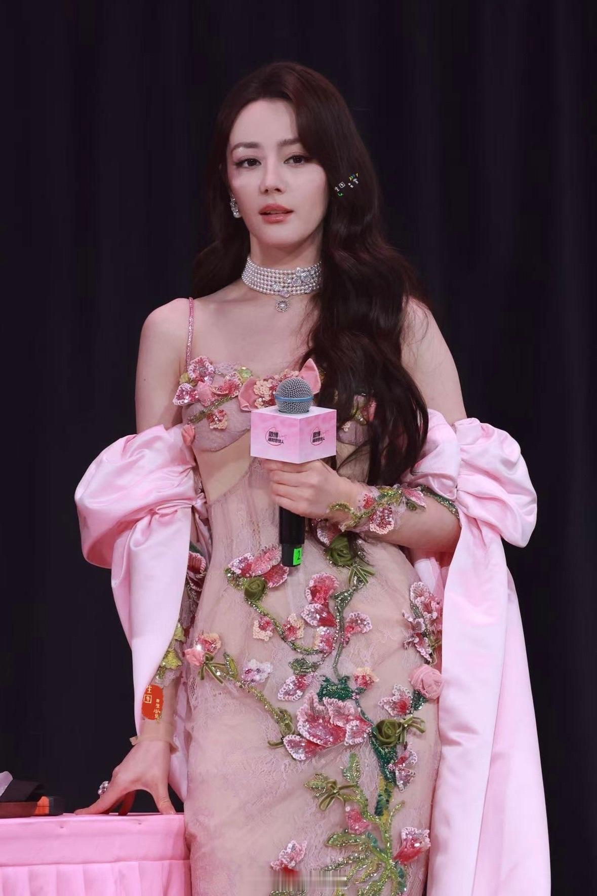 花神美巴巴🌸迪丽热巴见面会第一套look迪丽热巴香辣狂欢迪丽热巴花仙子​​