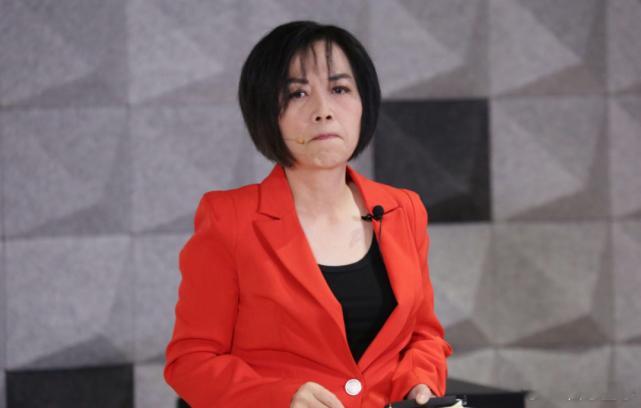 【尘心乱弹】如何看待黄智贤绿了最近，有关心台海局势的朋友都会发现台蛙那边著名的蓝色自媒体人黄智贤变绿