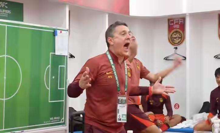 中国U23国足结束在阿联酋迪拜的拉练，今天1月3日，安东尼奥带领的U23国足正前