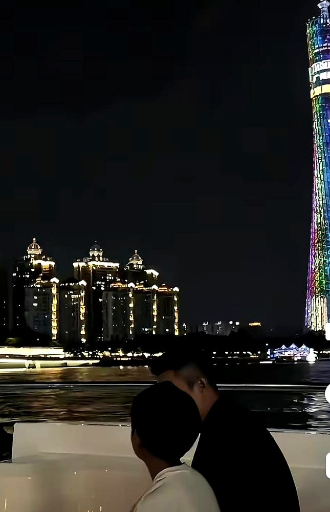 饭桌上那一筷子，比十条热搜更真。7月台媒拍到聚餐，S妈把菜往具俊晔碗里推，顺手得像多年老亲。那阵子大