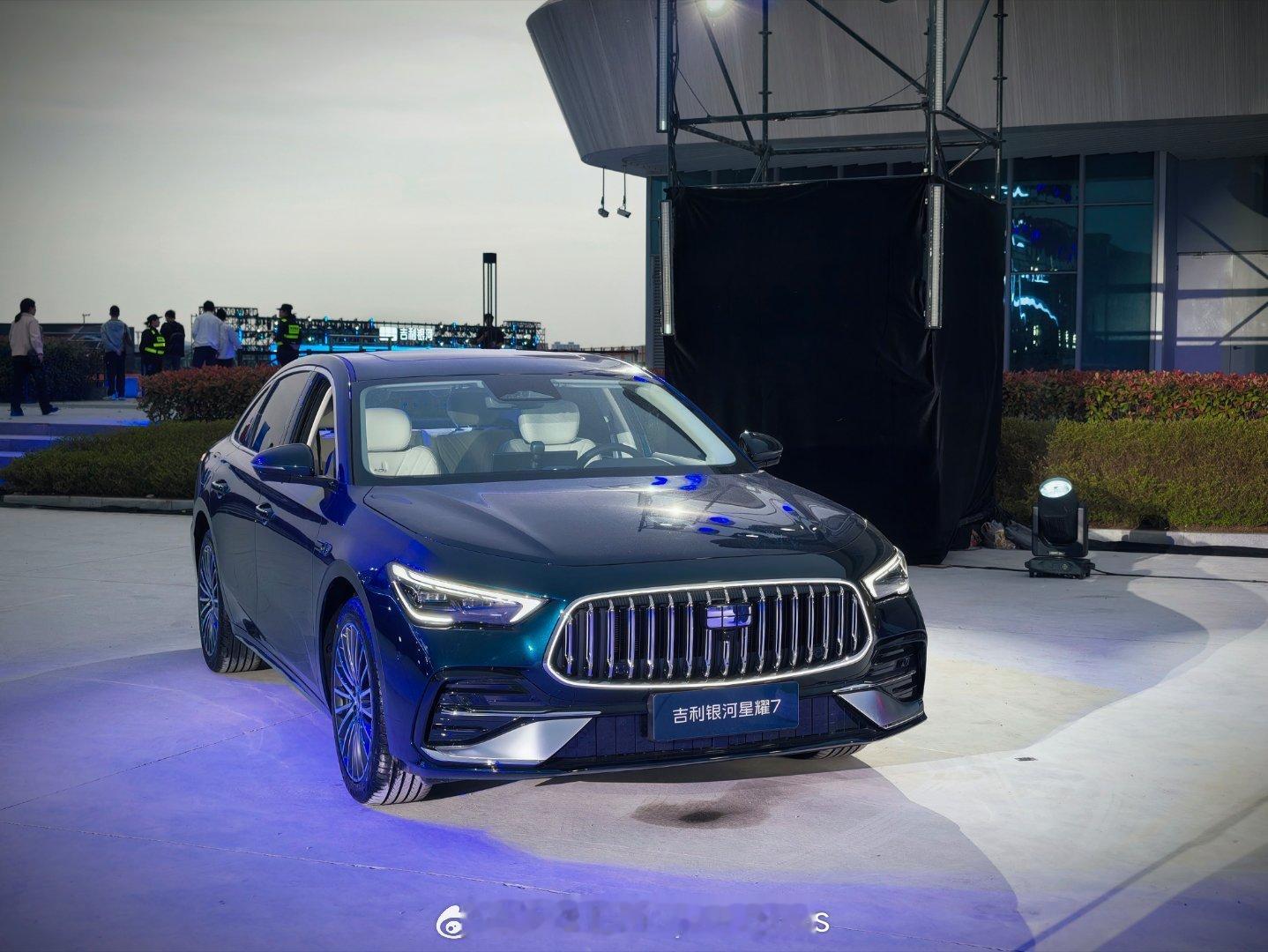 吉利银河星耀7预售发布11.28万元起，雷神电混2.0，e-AWD智