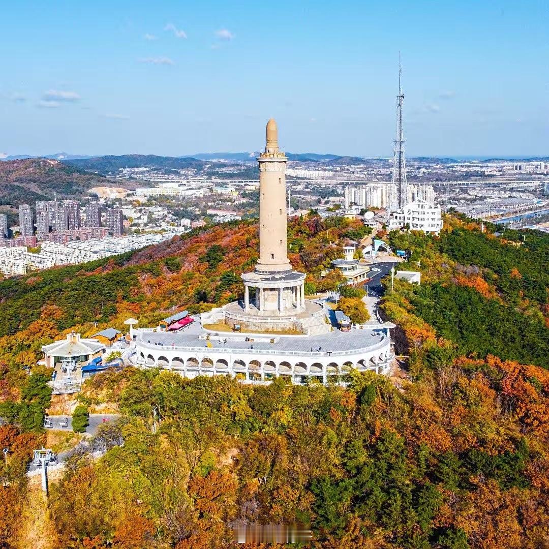 日本最大在野党党首否认南京大屠杀在辽宁旅顺的白玉山上，矗立着一座高66.8米的塔