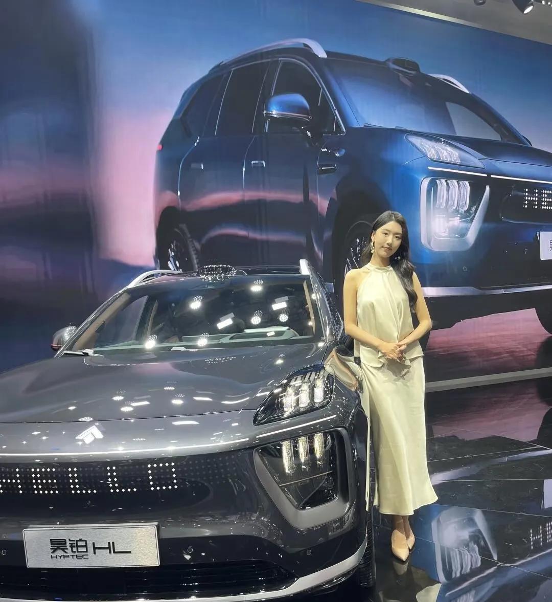 这就是赤裸裸的事实！电车30万：使用10年，电费1万，卖1.5万；油车30万