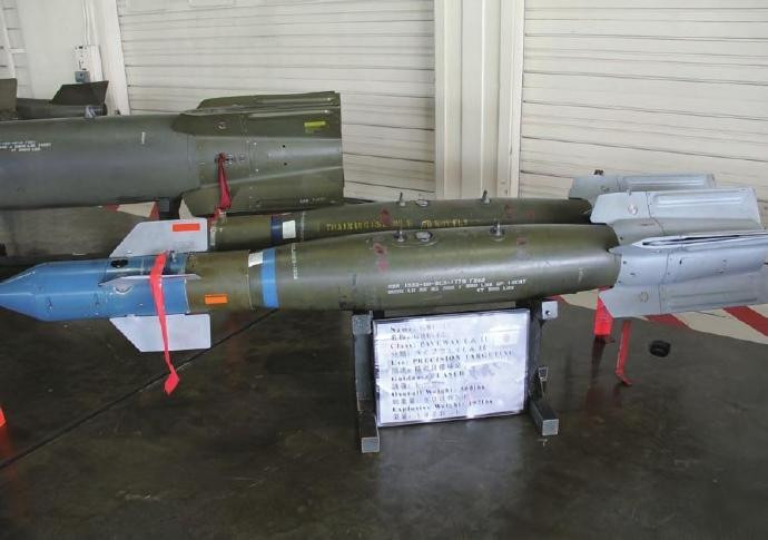 每天认识一件兵器“铺路”炸弹“铺路”（Paveway）激光制导炸弹是美国于20