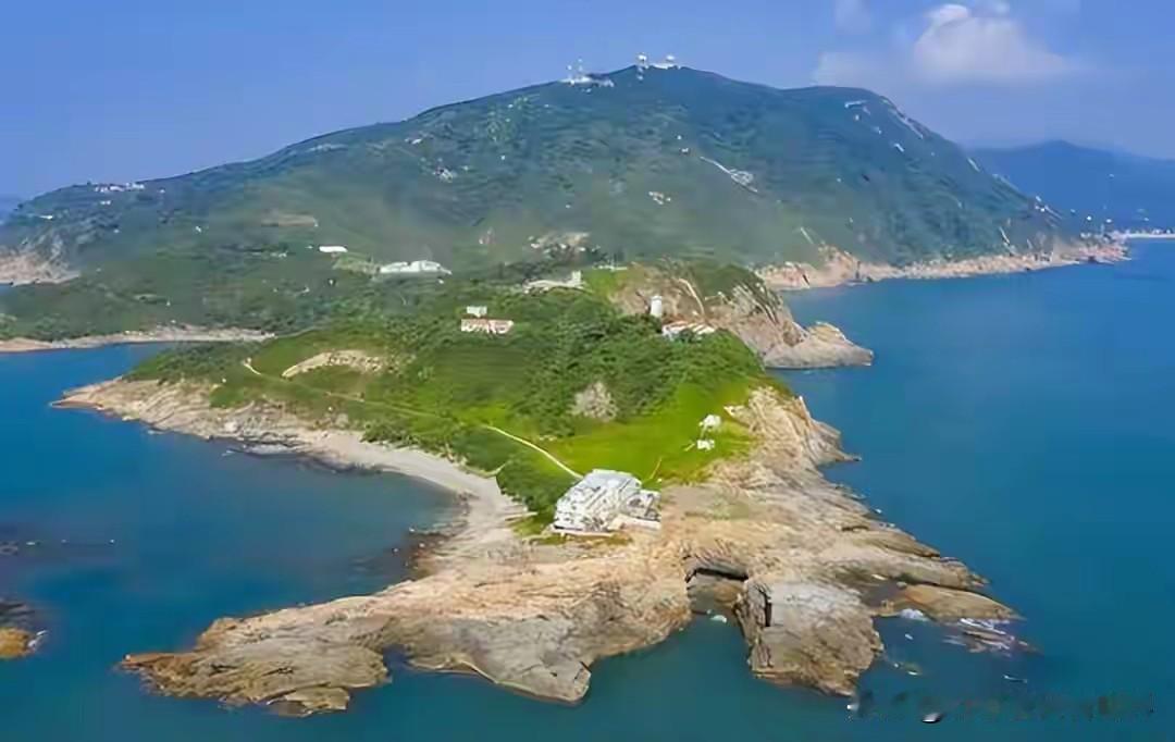 心痛啊！咱们当年为啥要把北部湾中心的宝岛白龙尾“借”给越南？如今还能要回来吗？