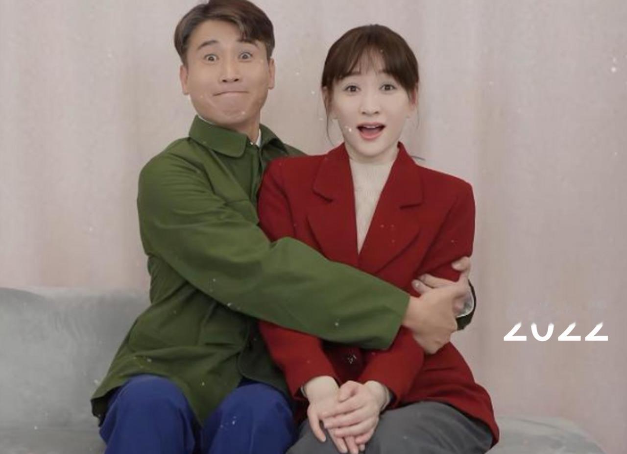 你们敢信1976年的李小冉就比李乃文小了两岁，2022年他们俩还一起演小夫妻，到