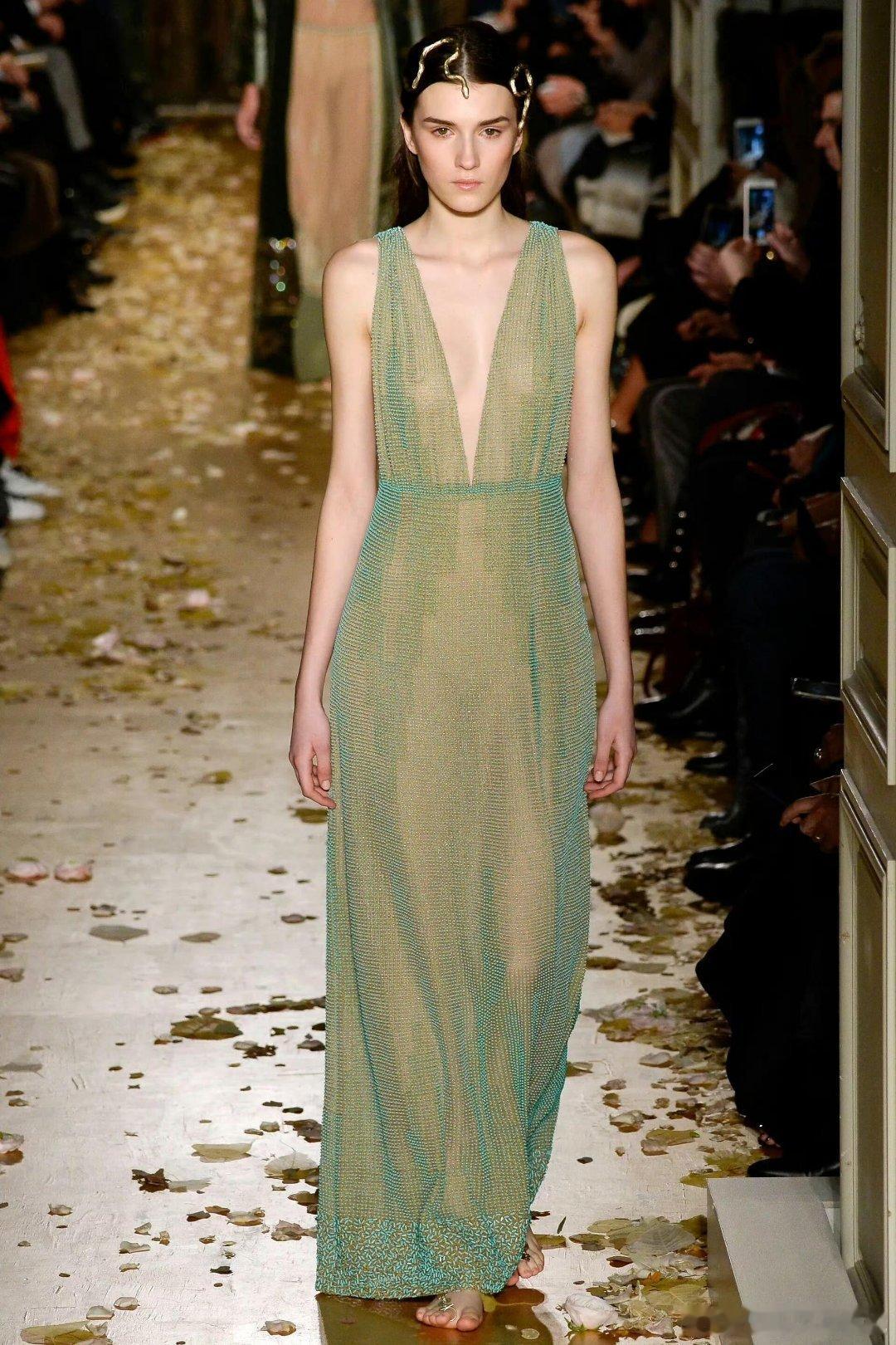 Valentino2016春夏高定🪻希腊女神时尚灵感解读