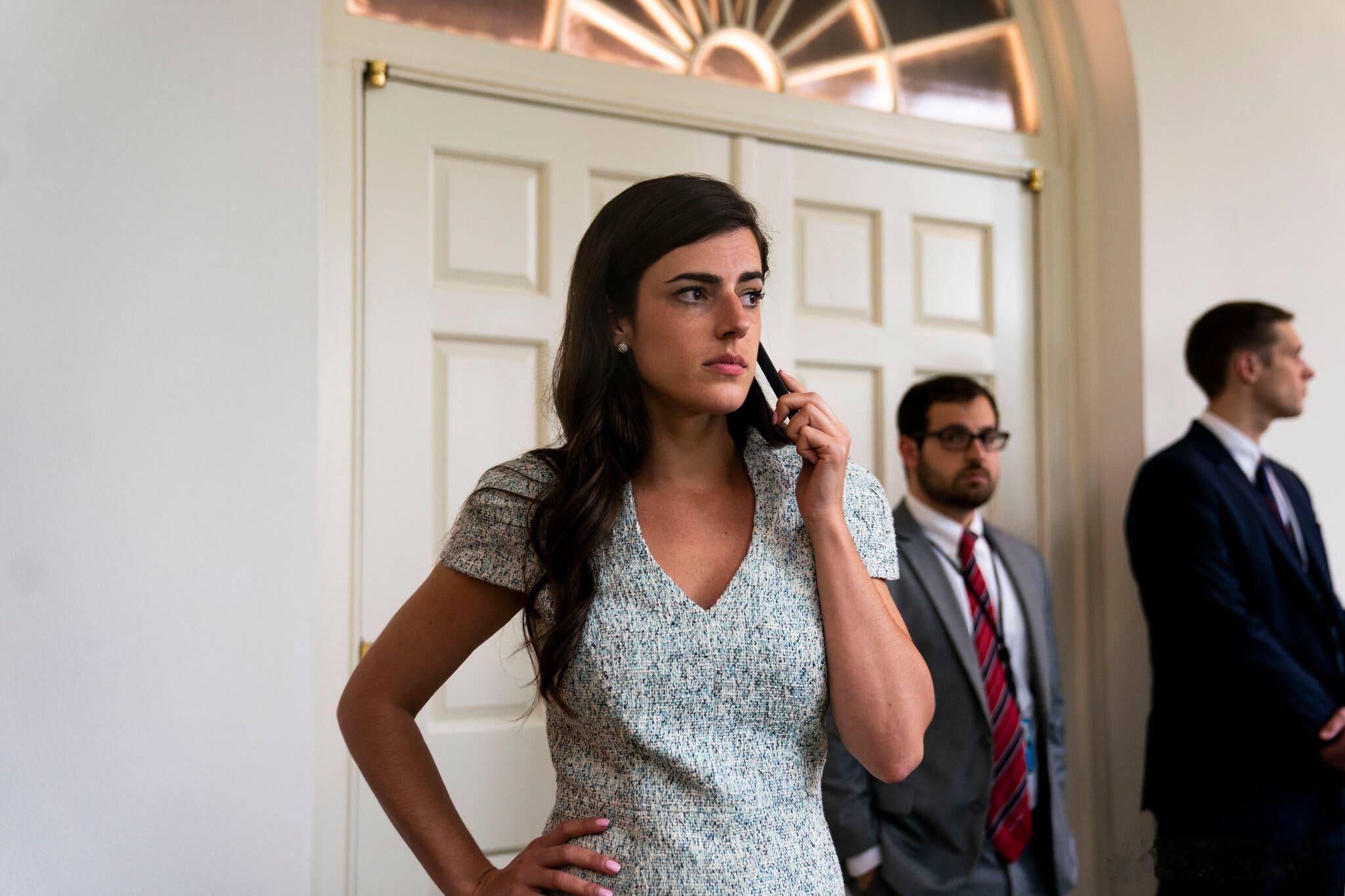 爱泼斯坦爱泼斯坦与史蒂夫·班农之间的聊天记录显示，特朗普前首席顾问玛德琳·韦斯特