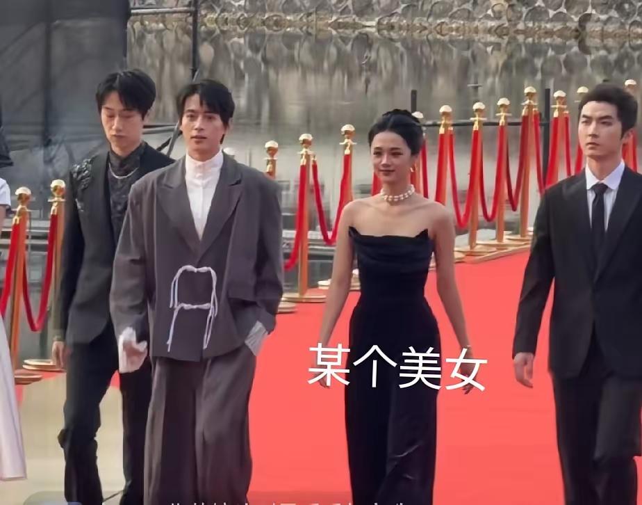 昨晚看了横店影视节文荣奖的直播，本来只是随便刷手机时点开的，没想到越看越入迷，尤