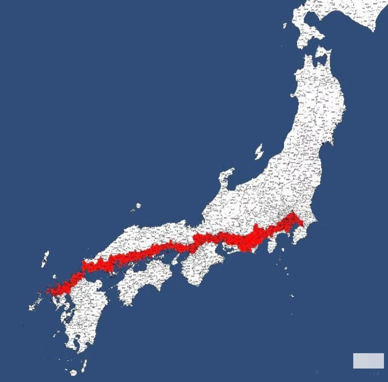 一半日本人口居住在这条红色线性地带[呲牙笑]，日本战国游戏也基本上是以这条线为