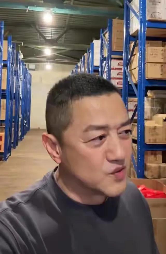 不充胖子不立人设，李亚鹏隔空回应张雪：现状买不起但兄弟我拉群机车圈大佬张雪最