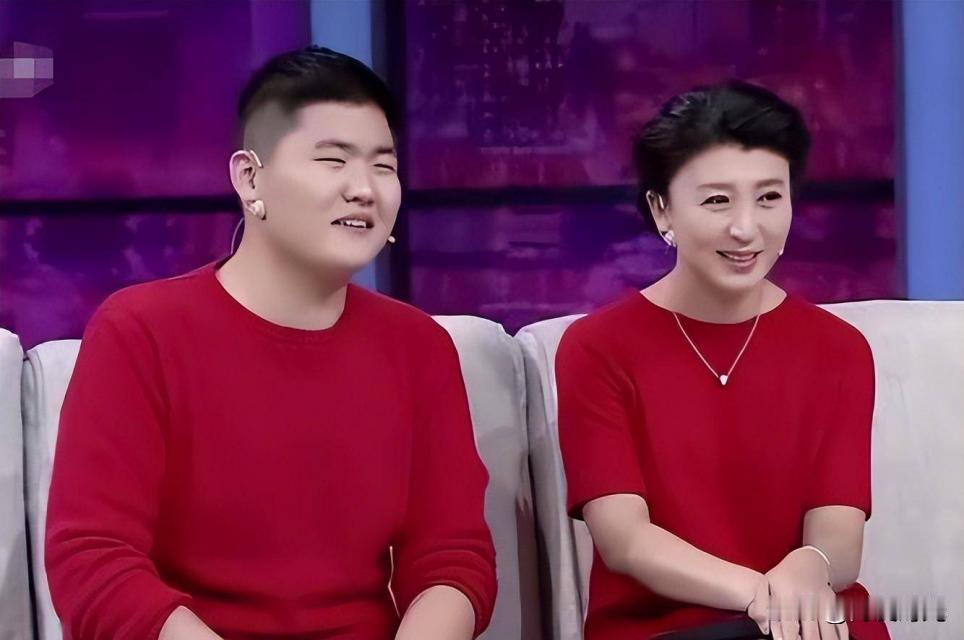 近日，网上闫学晶“何不食肉糜”言论引热议。她在节目称，年轻人没钱找父母要。此