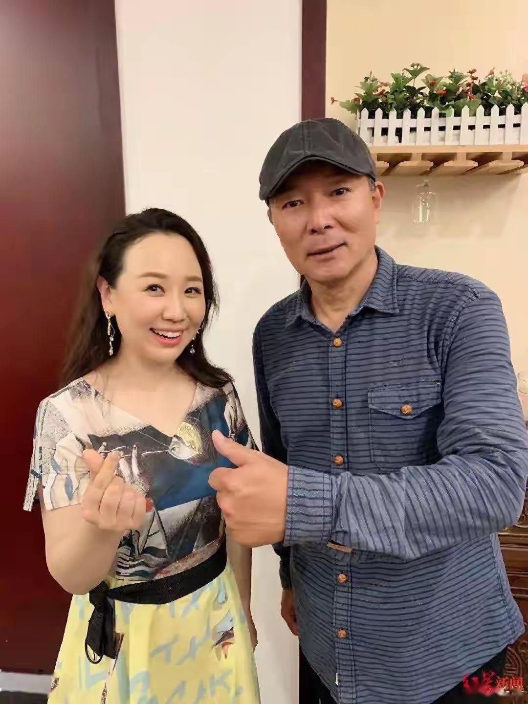 屠洪刚说：“谢（园）总我得说他几句，他是一个好老师，好演员，但他在社会圈子中，社