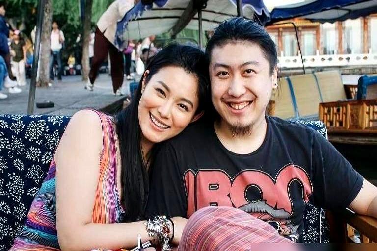 退圈10年，曾是顶级超模的于娜，再露面竟胖到230斤。她靠着药物对抗焦虑，身体