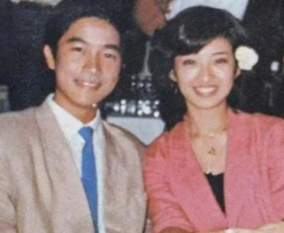 1980年，陈百强见到了自己的偶像山囗百惠，山囗百惠要求陈百强在他面前唱昨夜梦见