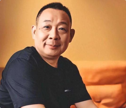 于东来语出惊人，直击内需痛点："拉不动消费的原因有三，普通人没钱，没时间，没消