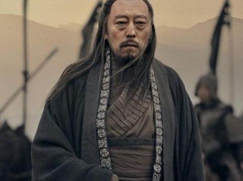 司马懿晚年，嫌弃50多岁的发妻张春华人老珠黄，不愿与她同房。他搬去别院，一去不复