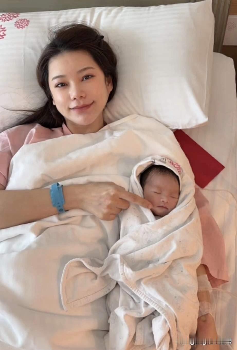 马筱梅真是太厉害了。你看她生娃后的状态，发现一个问题了吗？我印象中有的人生