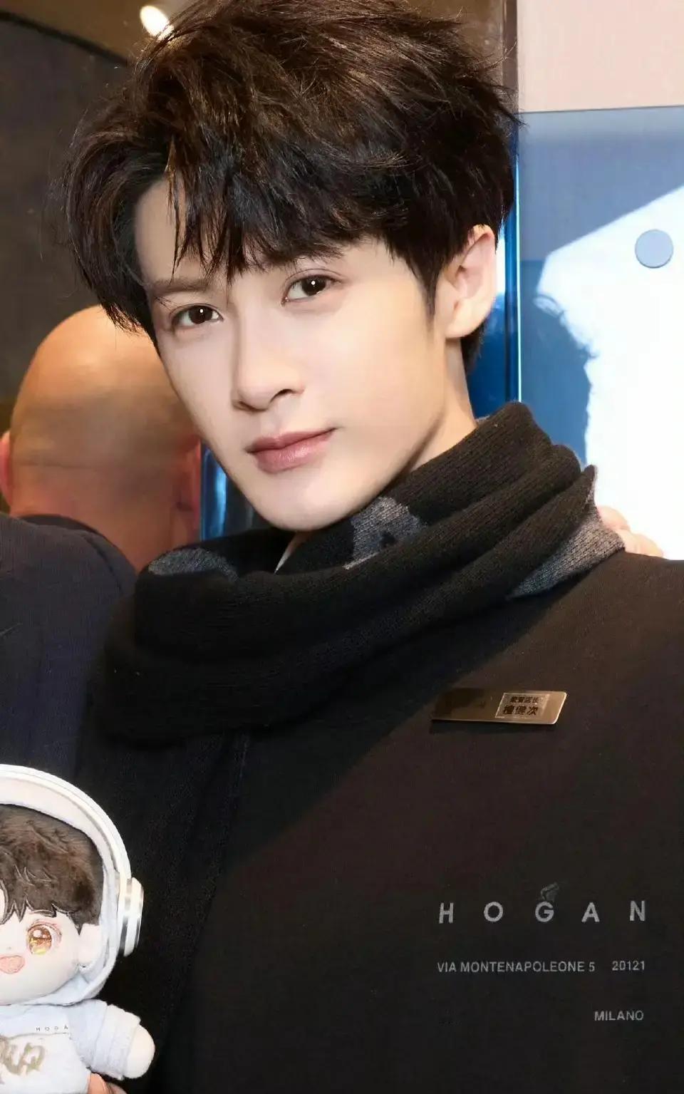 别再说流量和演技势不两立——檀健次用8000万预售+8.3分口碑，把这个偏见砸得