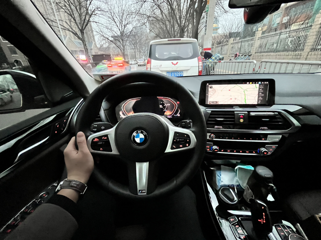 宝马X3车主转粉毛豆Y毛豆Y真的开着太爽了，有家充真的特别方便，操控个人觉得和