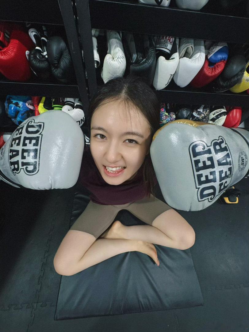 李兰迪从高中就开始做手账不用追求排版多精致，重点是认真记录生活，这份心态很喜欢
