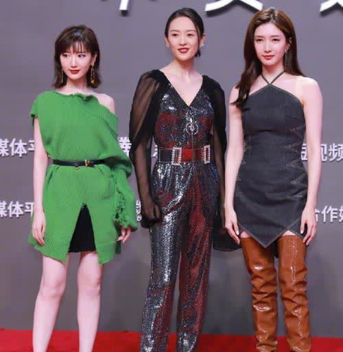 童谣，169cm，江疏影的靴子最抢眼了。