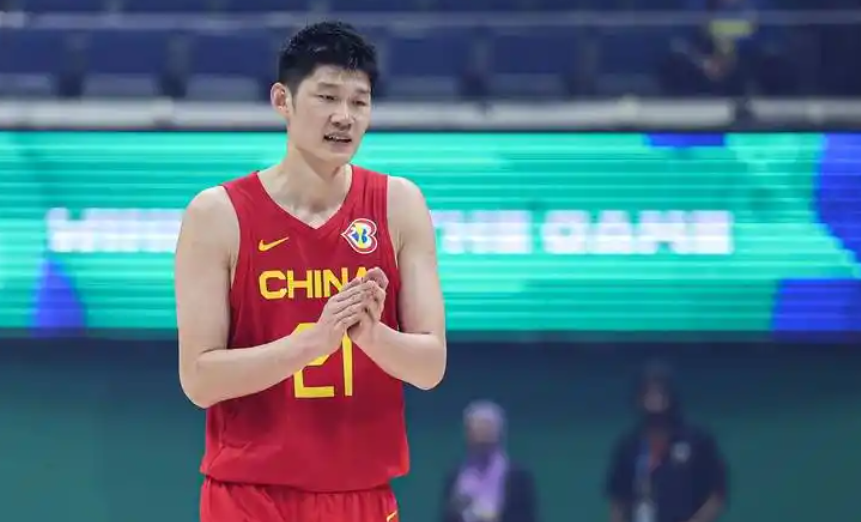 不查不知道，一查吓一跳！胡金秋已经在CBA打了整整十个赛季，给人一种“老将”的错