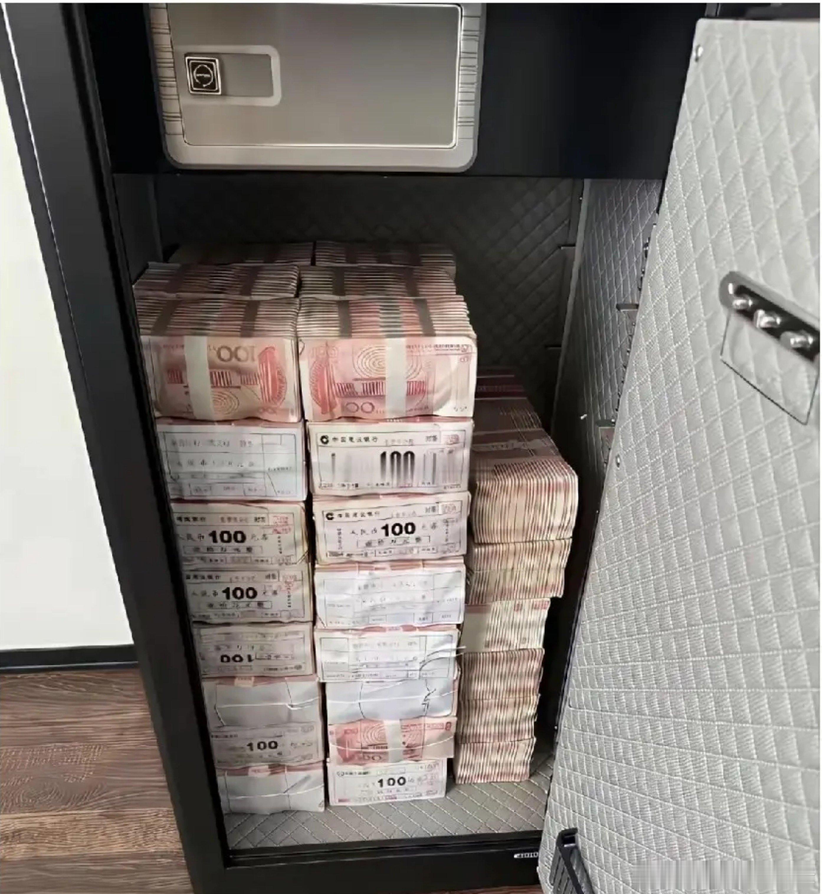 这个钱，一捆10万你不上班，够你活一辈子吗​​​