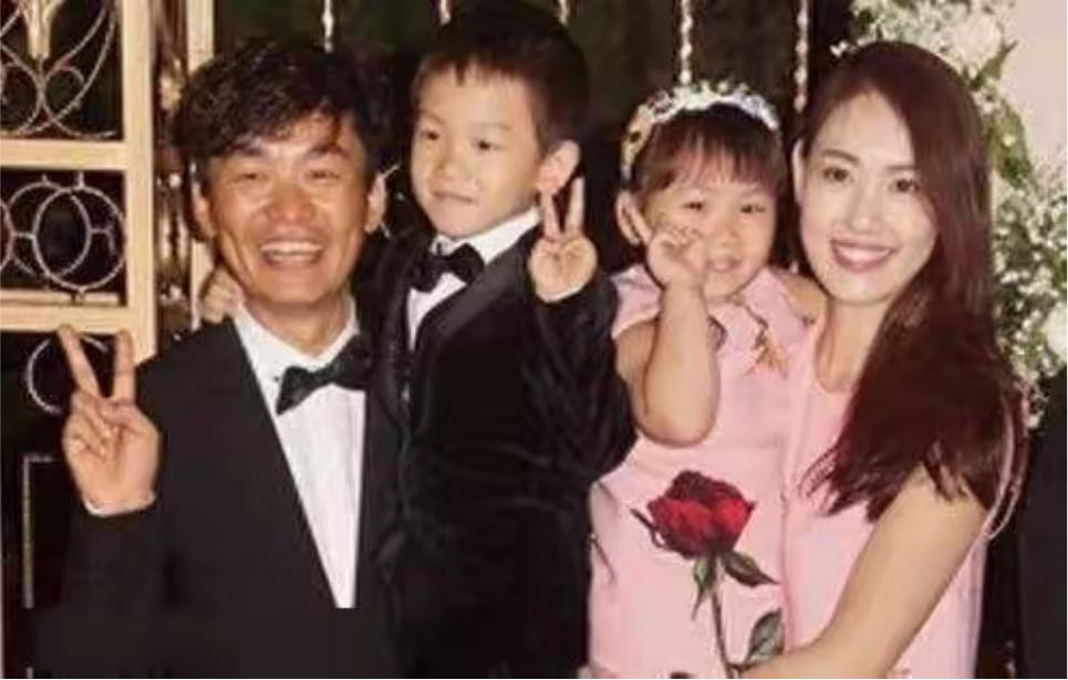王宝强儿女已长大，这五官和颜值，到底是谁的孩子？一看很明确了。2016年，如果马