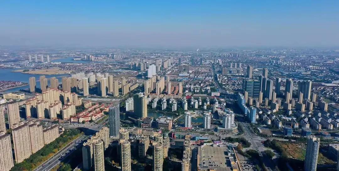 北上广人口基数大，住宅供应紧张，可以大规模发展高层公寓住宅，现在国家鼓励城市更新