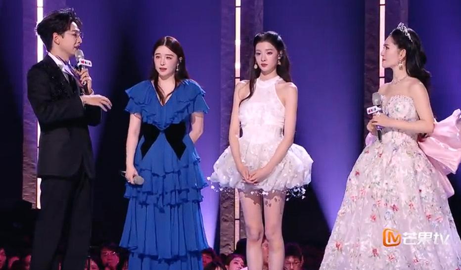 倪萍看来是不高兴了，她万万没想到自己主动给了阚清子重唱的机会，阚清子却以比赛公平