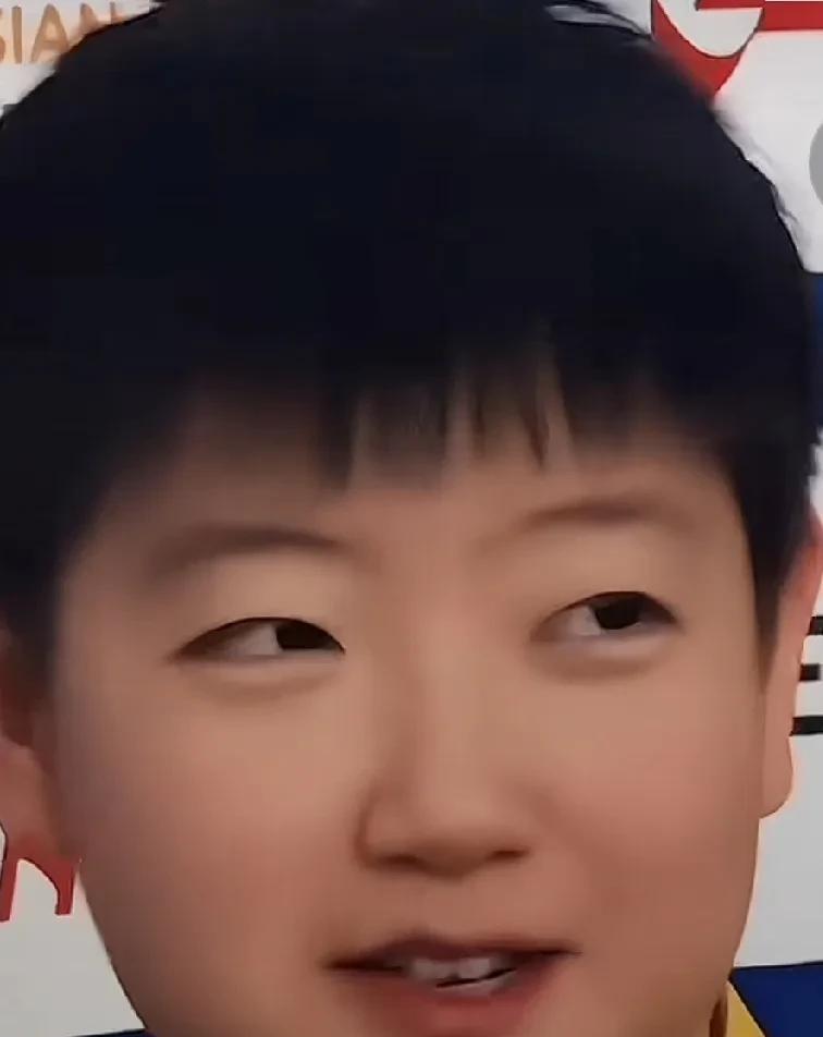 莎莎说了大实话！莎莎豪不犹豫的回答:训练并没有那么累，习惯了，可以没有网络，但
