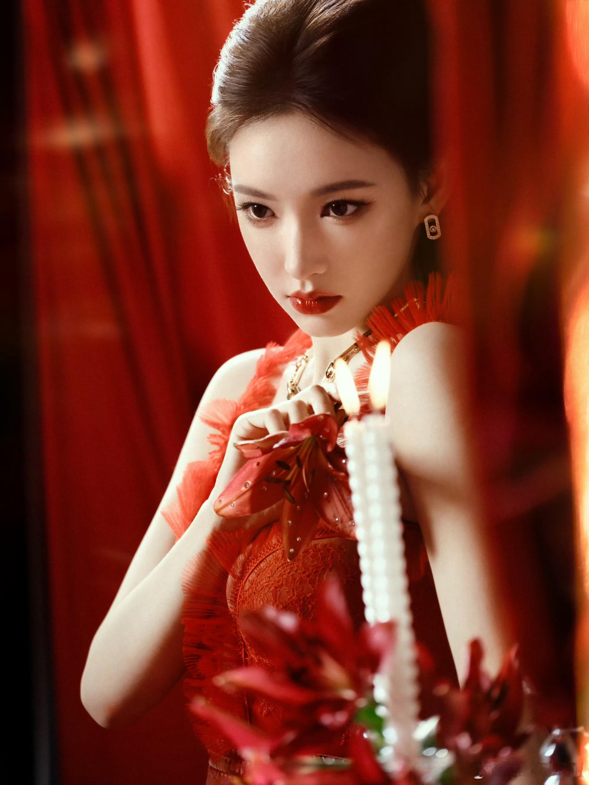 程潇完全是我喜欢的长相！大气又有范儿，权威感拉满，天使面孔配魔鬼身材，颜值身材双