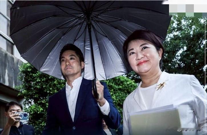 绿朝前官员挑恶毒挑拨蒋万安上凯道是为打击卢秀燕失效！卢、蒋亲如姐弟同框赴食安修法