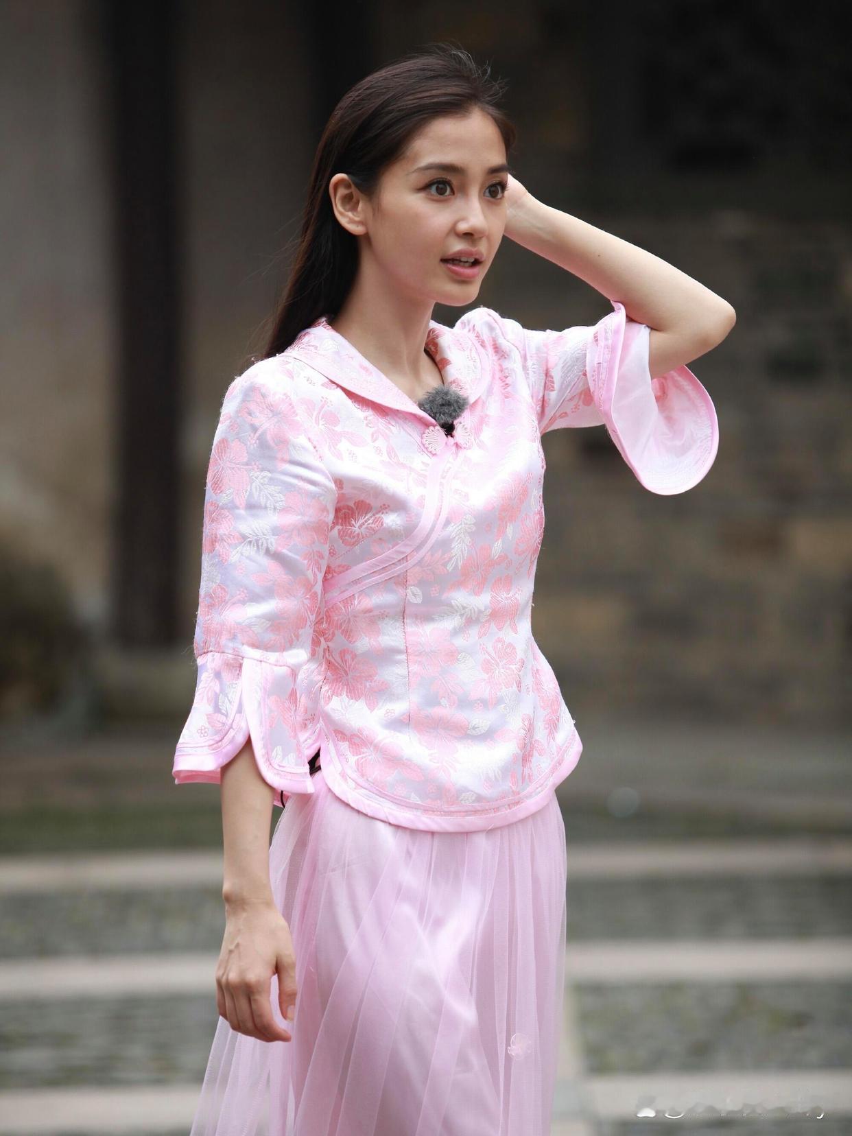 baby不白，但是五官太美了，让人感觉很真实的美