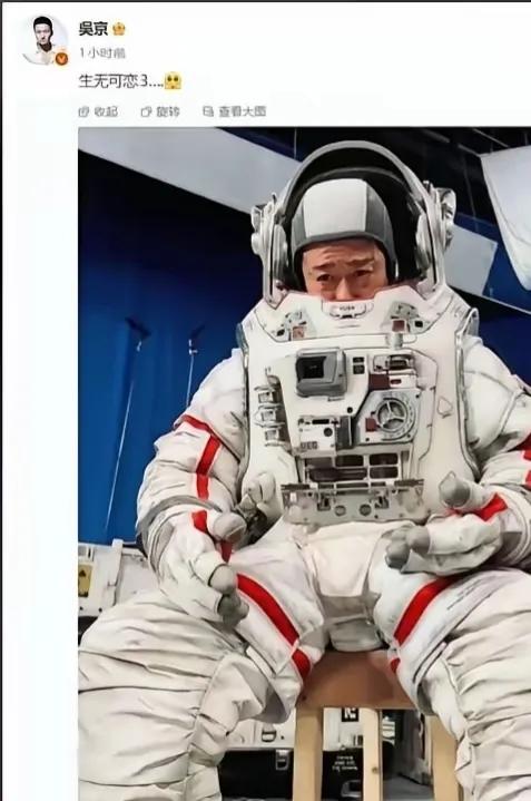 他其实啥都没干，不过是社媒发了张图片和不到十个的字，结果在评论区被喷黑讽到无以复