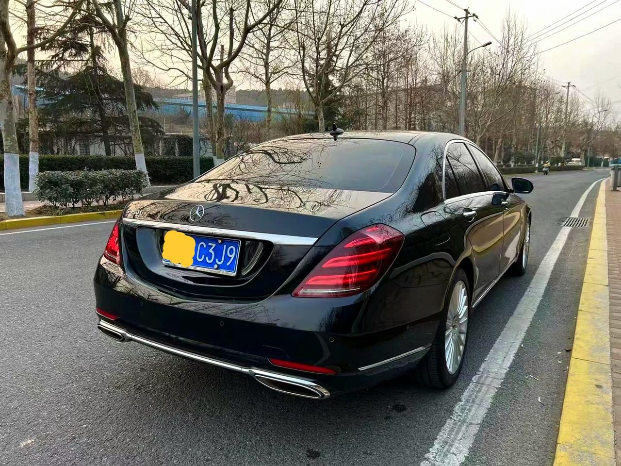 2010年奔驰s级的这一版本发布。底盘代号w222它可以说是奔驰s级的巅峰之作。