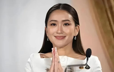 佩通坦这步棋走得实在是高。“电话门”事件过后，泰国总理佩通坦迅速成为舆论焦点。