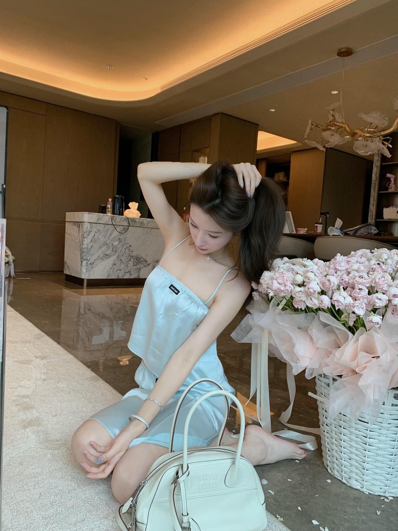 居家舒适穿搭~女生怎么穿搭会看上去很优雅一眼沦陷的神级美图