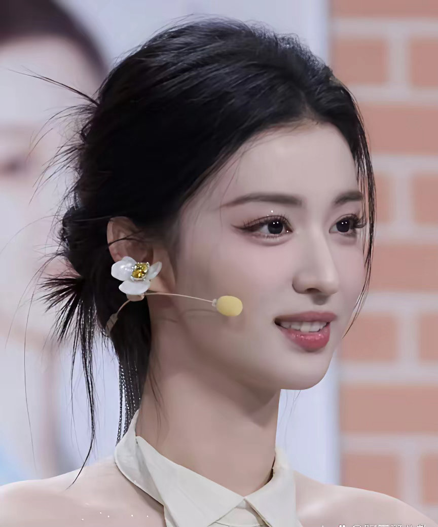 王楚然好奇怪，有时候出来能美人家一大跳，有时候又挺显老的