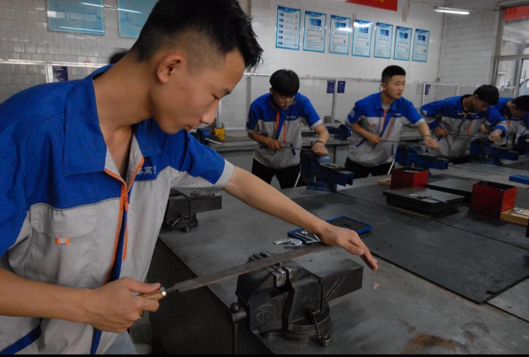 师傅像防贼一样防着徒弟！我们都看过老虎学艺的故事，猫最后留了一手，没有教给老虎