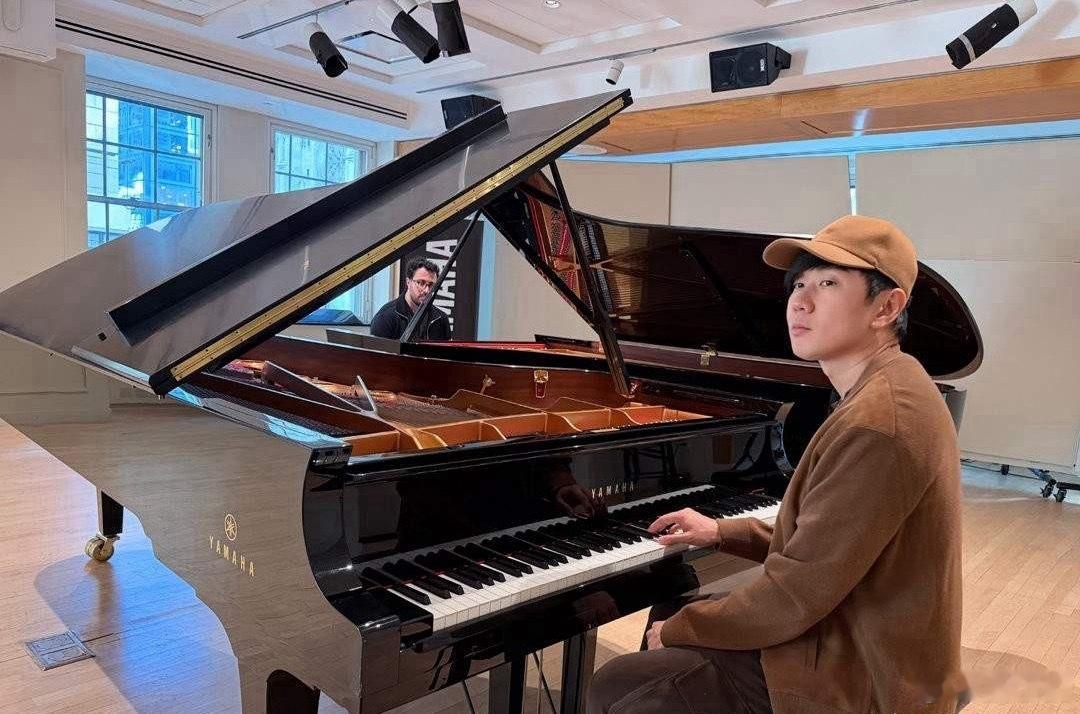 1.林俊杰现在不肯轻易让身边人知道自己的身家，他那大哥大嫂也就知道个大概，先前大