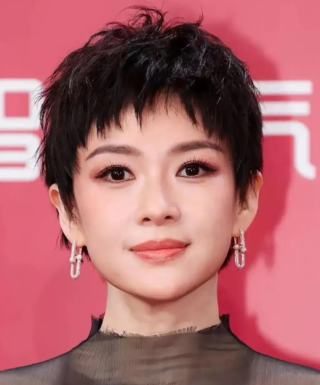 她应该不会再结婚了，以她的实力，也没必要再给自己找不痛快。值得庆幸的是，章子怡