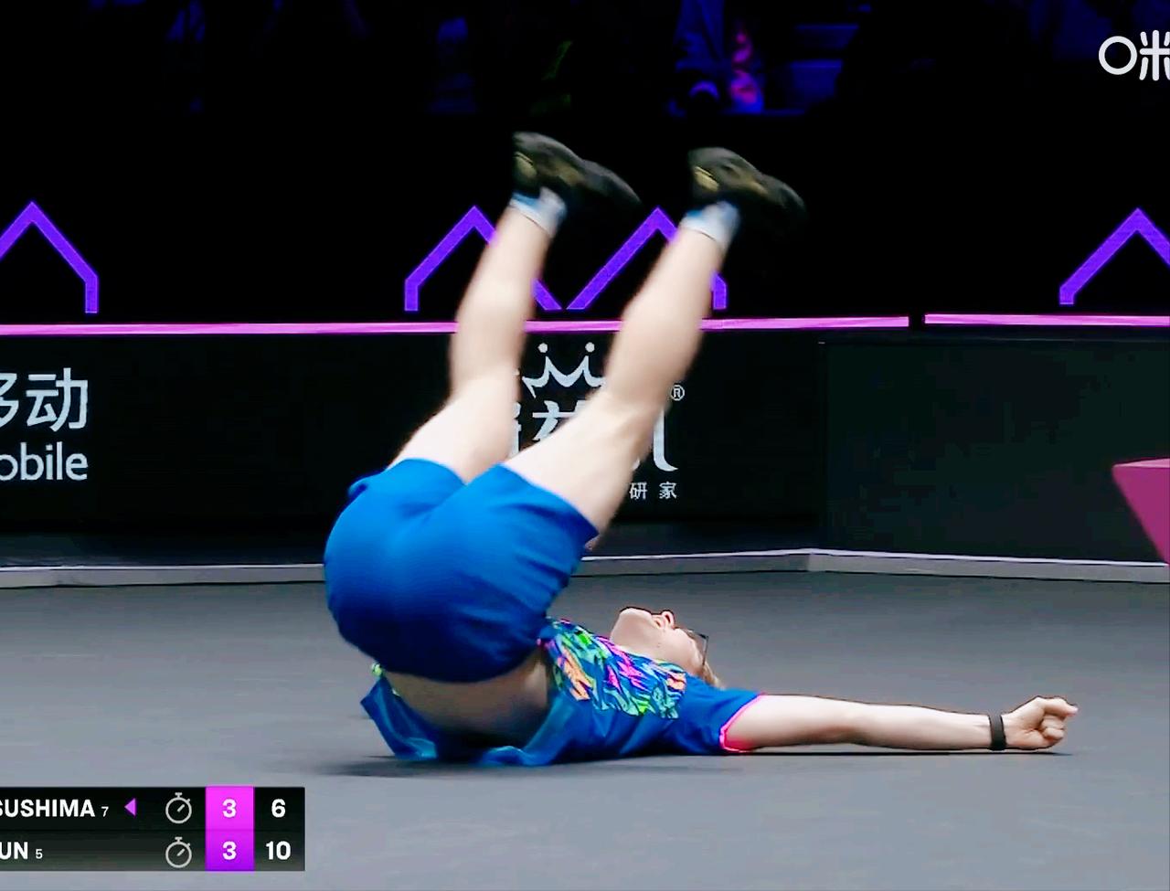 我去！又被侯英超说对了！前面小布被松岛辉空打懵了。小布1:3落后。侯英