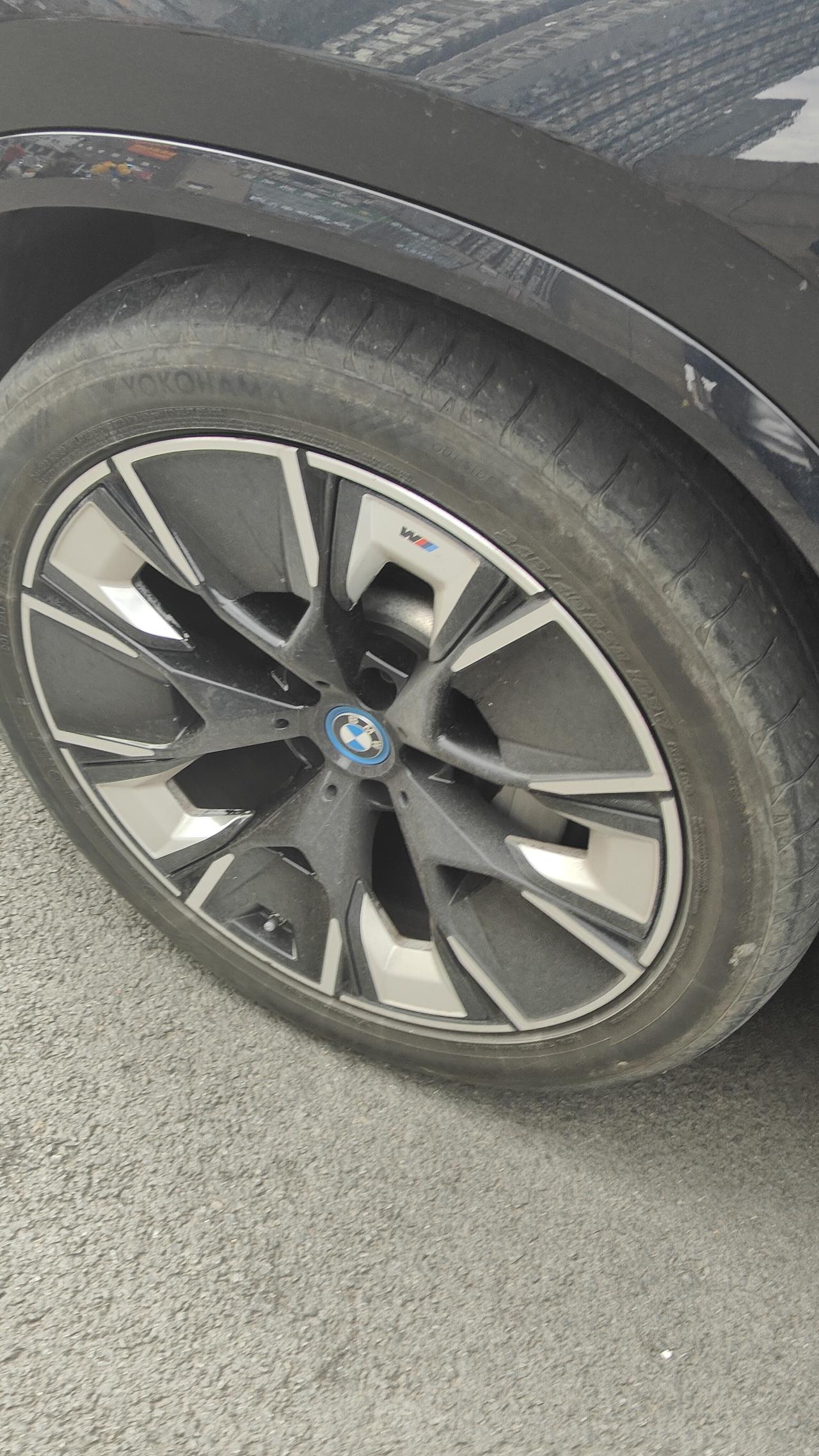 宝马居然有这种轮毂我也是第一次看到这种轮毂很特别很好看