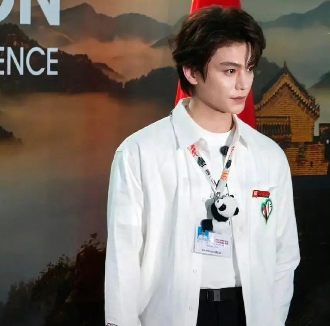 丁禹兮最新活动生图状态…