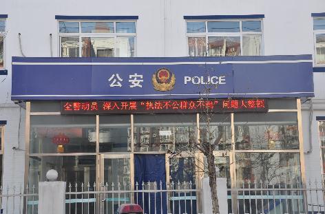 警察的荣光有多耀眼，警嫂的日子就有多熬人。我同学老公是城区派出所副所长，不算一