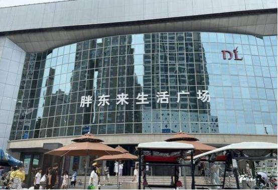 这事算是看明白了，胖东来租下的是整栋楼，但背后却对应着好几个房东，而且当初的租赁