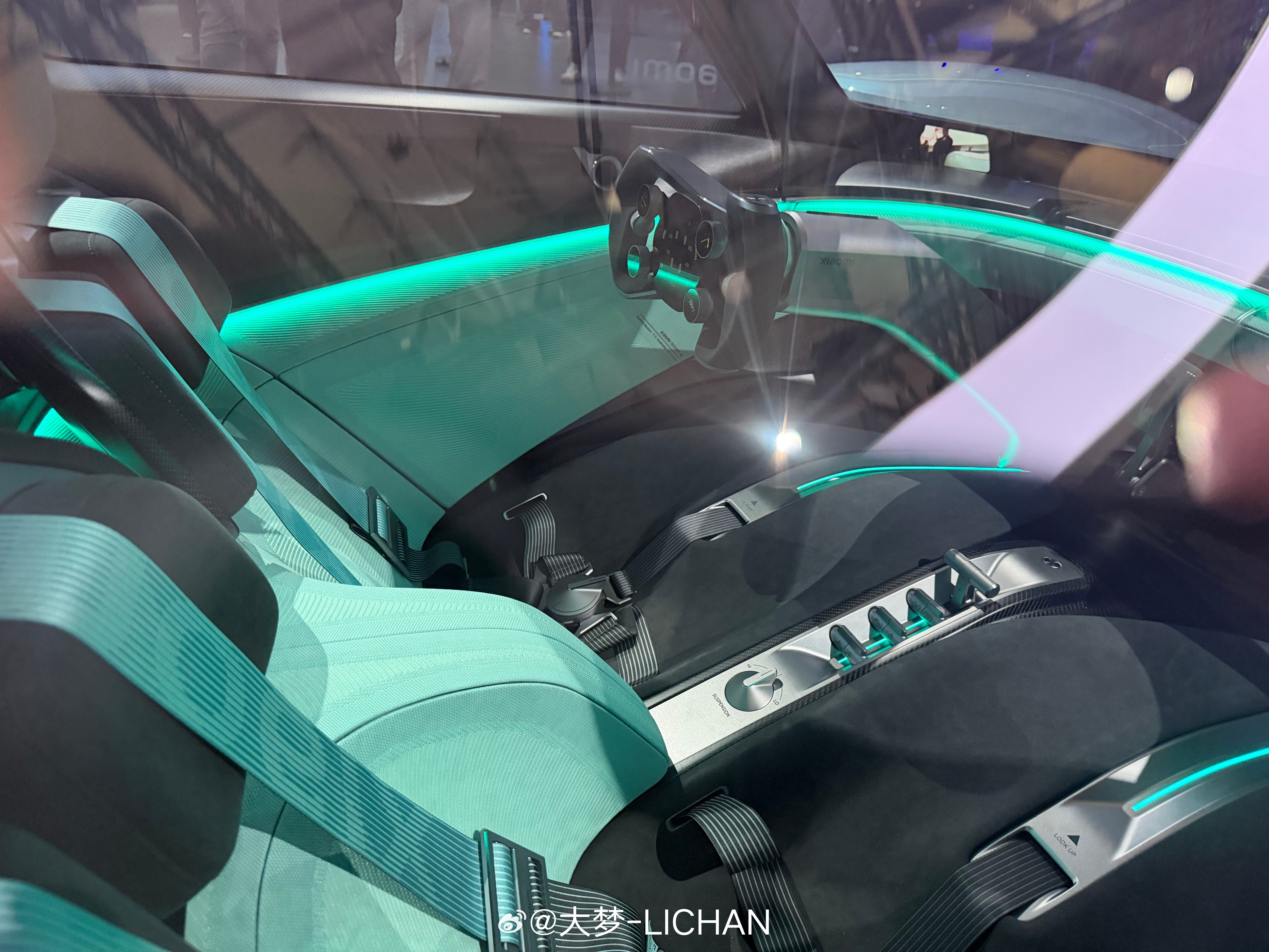 小米VGT内部⬇️这玩意儿完成度很高啊！感觉随时可以上路。小米超跑线下实车曝光